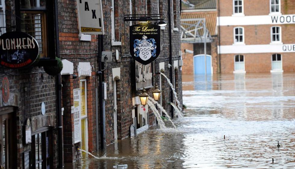 Reino Unido: Cientos de personas fueron evacuadas en el norte de Inglaterra por inundaciones. (AP)