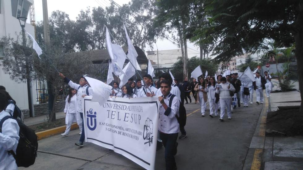Estudiantes de la Telesup (Foto: Difusión)
