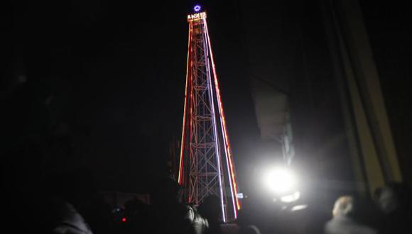 Torre en forma de árbol de Navidad mide 30 metros. (Reuters)
