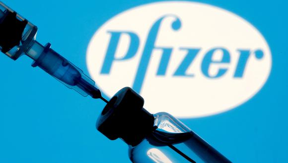 De concretarse la compra de más vacunas de Pfizer y primeras dosis de Moderna se podrá continuar el esquema inmunización de las personas ante el COVID-19. (Foto: Reuters)