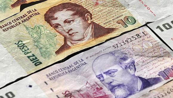 Moneda argentina toca fondo. (Bloomberg)