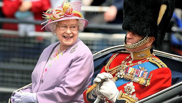 La reina Isabel II y el consorte real, Felipe de Edimburgo. (AP)