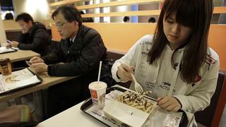McDonald’s triunfa en Japón ofreciendo papas con chocolate y otras extravagantes combinaciones