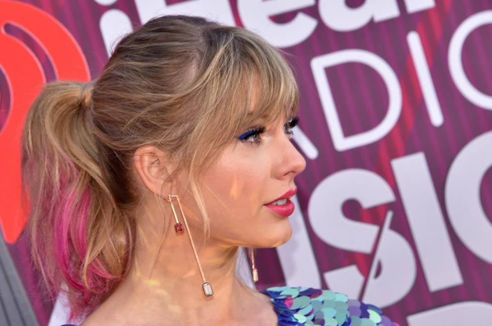 Taylor Swift sorprende con cambio de look en los iHeartRadio Music Awards (Fotos: AFP)