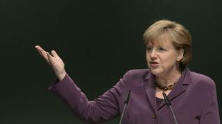 Angela Merkel recibe a Francois Hollande “con los brazos abiertos”
