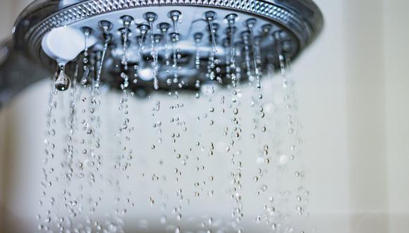 En esta época del año, las duchas eléctricas son algunas de las armas que tenemos para combatir el frío. (Foto: Pixabay)