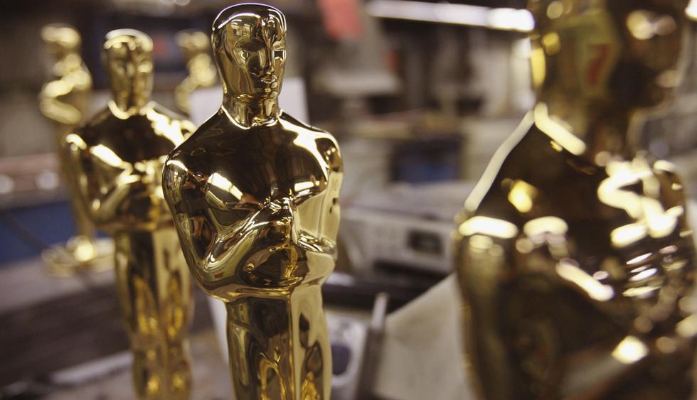 Los ganadores del Oscar no son del todo dueños de sus premios. Están obligados a firmar un acuerdo que implica, en caso quieran vender sus estatuillas, ofrecerlas primero a la Academia por un dólar. (answer.com)