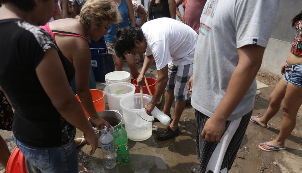 San Juan de Lurigancho: Largas colas por agua generan conflictos. (Anthony Niño de Guzmán)