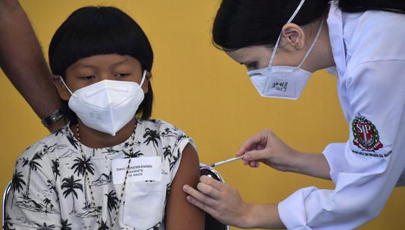 Según Pfizer, la vacuna fue bien tolerada y no planteó nuevas cuestiones de seguridad. (Foto:   NELSON ALMEIDA / AFP)