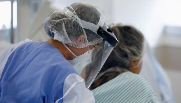 Consejos para pacientes con cáncer que dan positivo a Ómicron  REUTERS/Diego Vara