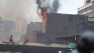 Incendio causó pánico en el Centro de Lima [Fotos]
