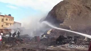 Incendio consume puestos de carpintería en mercado ‘La Parada’ de Talara, Piura [VIDEO]