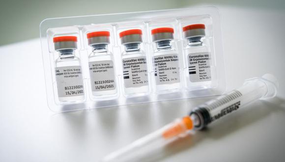 Dosis de la vacuna Coronavac contra el COVID-19. (Foto: EFE/EPA/SEDAT SUNA/Archivo)