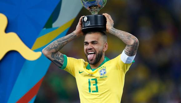 Tite defiende la convocatoria de Dani Alves para el Mundial. (Foto: AFP)