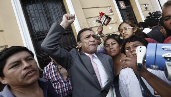 Legislador le dice al presidente Kuczynki que se cuide pues "ni sus PPKenjis los van a salvar". (Perú21)