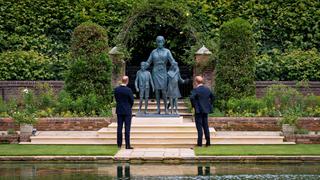 Guillermo y Enrique develan estatua de su madre Diana de Gales: “Deseamos que ella todavía esté con nosotros”