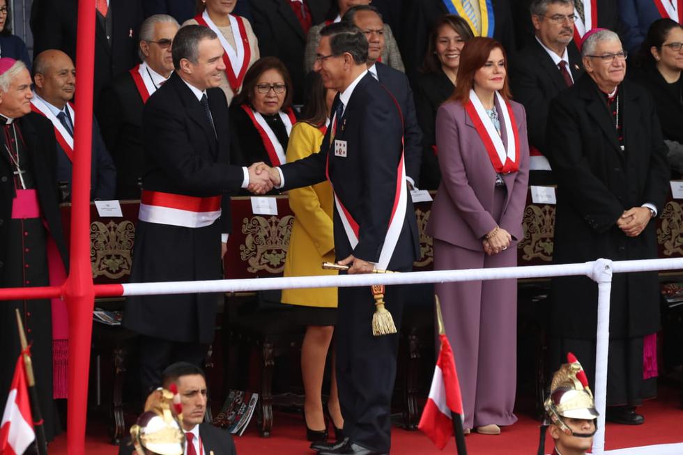 Mercedes Araoz y el saludo al presidente Martín Vizcarra durante la Gran Parada y Desfile Cívico Militar. (Rolly Reyna - GEC)