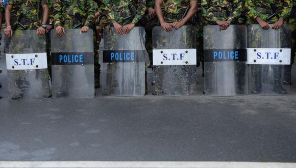 Las fuerzas de seguridad de Sri Lanka demolieron el principal edificio antigubernamental campamento de protesta en la capital, desalojando a activistas en un asalto antes del amanecer el 22 de julio que generó preocupación internacional por la disidencia bajo el nuevo presidente pro-occidental. (Foto de Arun SANKAR / AFP)