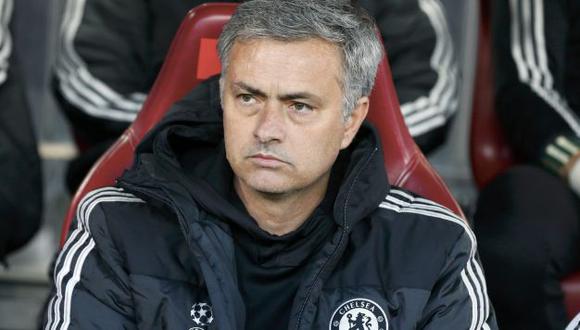 Técnico del Chelsea fue multado por la Federación Inglesa de Fútbol por no respetar las reglas. (Reuters)