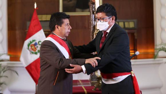 De la mano. López cuenta con investigación fiscal vigente. (Foto: Presidencia)