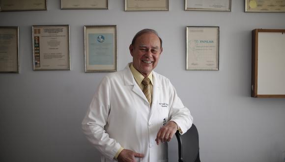 Doctor Oswaldo Castañeda, especialista en inmunología y reumatología. (FOTOS: RENZO SALAZAR).