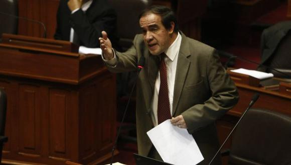 Yonhy Lescano por críticas a megacomisión: “Oficialismo coquetea con el Apra por impunidad”. (Perú21)