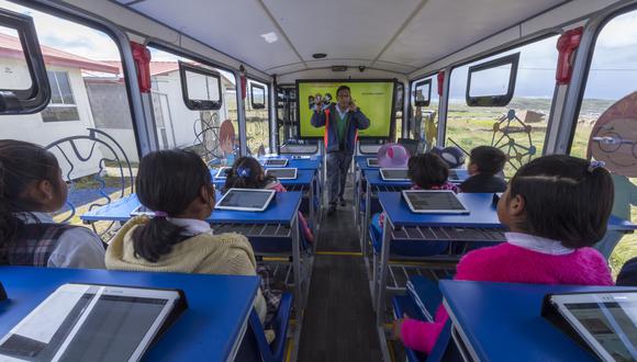 Espinar. A través de la “Escuela Móvil” y CREE Virtual, miles de niños en zonas rurales pueden acceder a recursos tecnológicos para continuar su educación a distancia.