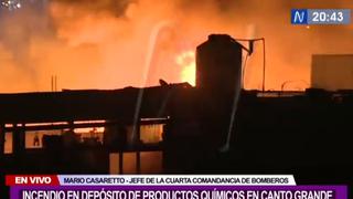 San Juan de Lurigancho: Gran incendio en almacén de productos químicos afecta viviendas en calle Los Pinos [VIDEO]