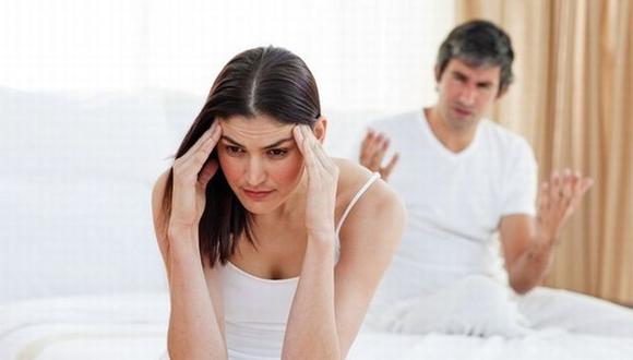 El dolor de cabeza sí disminuye apetito sexual en mujeres. (livescience.com)