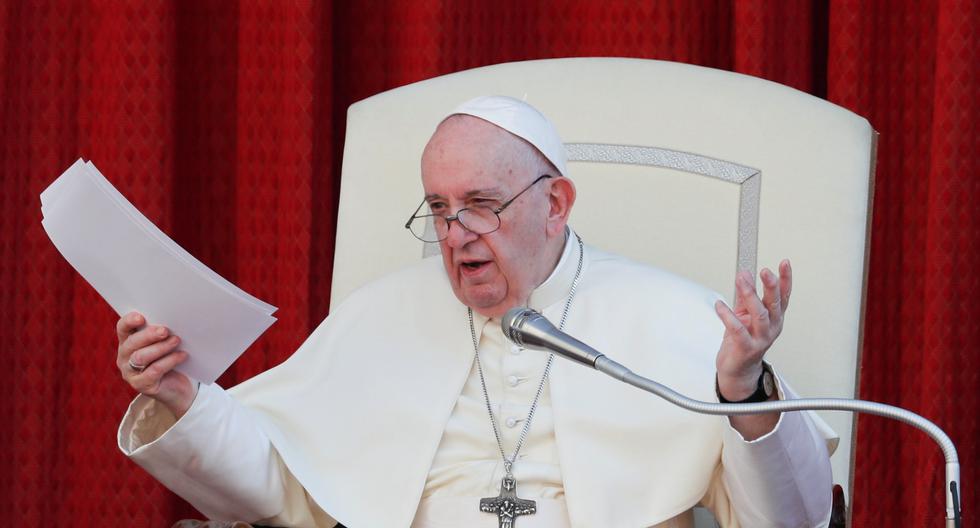 El Papa Francisco celebra una audiencia general semanal, en el patio de San Dámaso, en el Vaticano. (REUTERS/Remo Casilli).