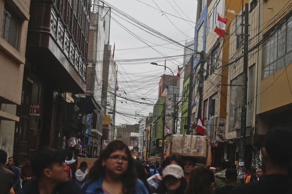 Trampas mortales en Lima por marañas de cables eléctricos y de telecomunicaciones. (Perú21)