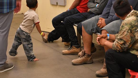 Otros fueron amenazados si no accedían a ser deportados con ellos. (Foto: AFP)
