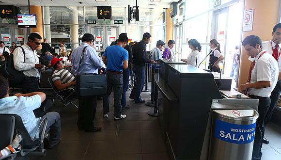 Peruanos inician registro para poder regresar al país. (USI)