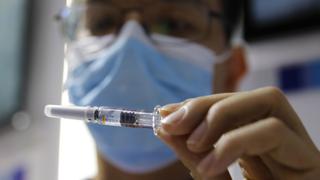 China autoriza pruebas de primera candidata a vacuna contra el coronavirus por spray nasal