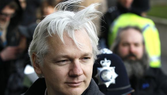 Assange fue detenido en relación a una orden de extradición de Estados Unidos, que le considera una amenaza para su seguridad y quiere juzgarlo. (Foto: AP)