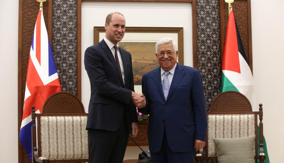 El príncipe Guillermo de Inglaterra comenzó su visita a Palestina con una reunión en Ramala con el presidente Mahmud Abás. (Foto: EFE)