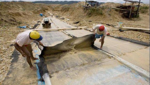 La SNMPE precisó que el Estado tiene el desafío de controlar y poner término al proceso de formalización de los mineros informales. (Foto: GEC)