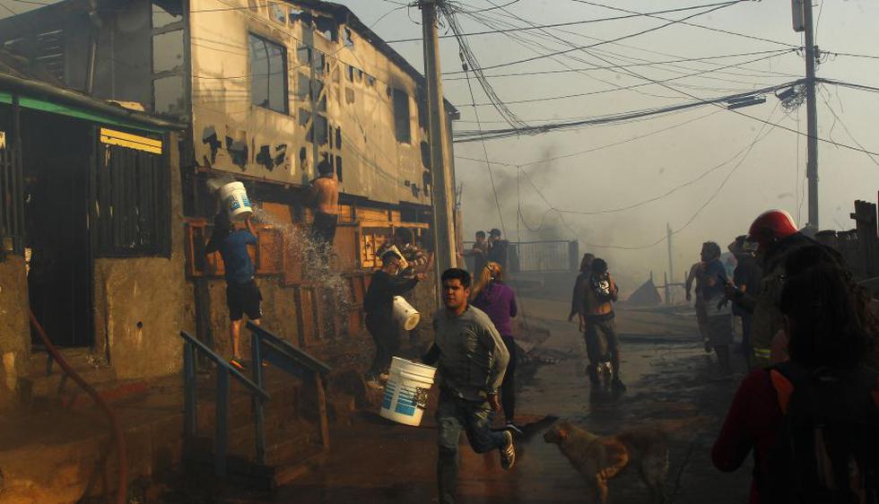 Incendio forestal en Valparaíso, Chile. (EFE)