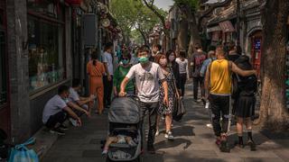China autoriza la apertura de espacios cerrados y rebaja nivel de emergencia