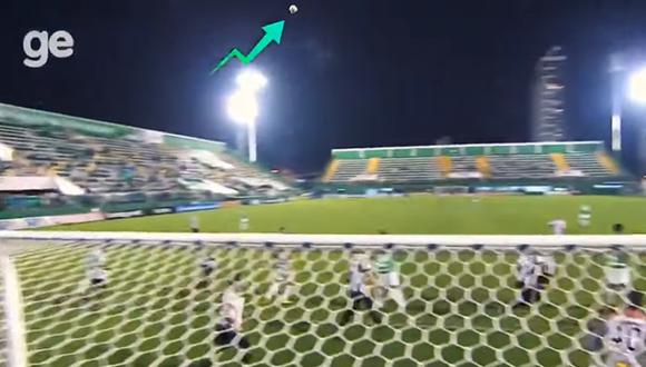 Este es el video en donde se puede apreciar al 'balón fantasma' en pleno juego. | Globo Esporte