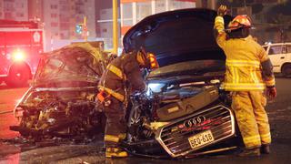 Rímac: hombre logró escapar de su auto en llamas tras ser chocado violentamente por otro vehículo 