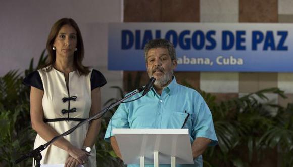 Las FARC y el gobierno Colombiano anunciaron un pacto para el cese definitivo al fuego que será firmado mañana en La Habana(AP).