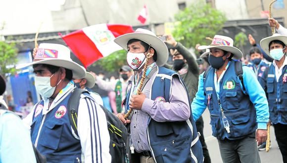 En lima. Tras el triunfo del candidato Pedro Castillo, los ronderos llegaron a la capital en apoyo al partido Perú Libre. (Foto: GEC)