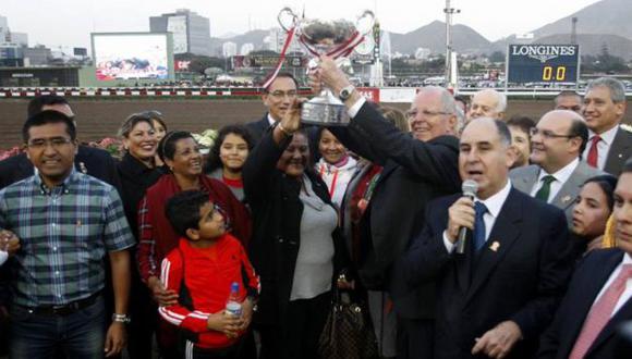 PPK entregó premio en competencia hípica que ganó caballo de Paolo Guerrero. (Andina)