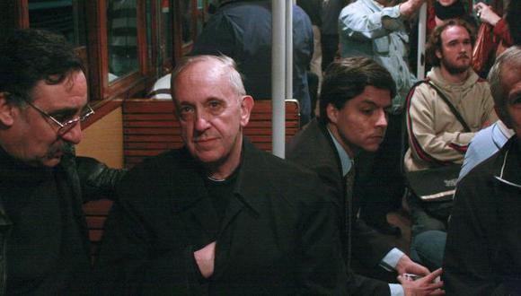 Bergoglio también se transportaba en buses en Buenos Aires. (AP)