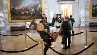 Hombre que asaltó el Capitolio de EEUU celebra fiesta antes de “ir a prisión”