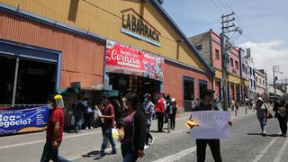 Comerciantes realizan movilización en la Plaza de Armas de Arequipa pidiendo el fin de la cuarentena [VIDEO]