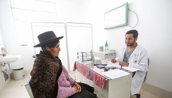 El titular del Minsa explicó que esta medida fue tomada por la falta de médicos en las zonas más alejadas del Perú. (Foto: Difusión).