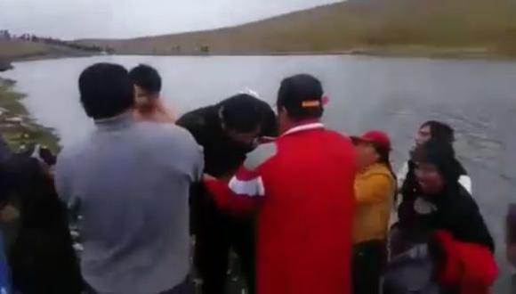 Hallan cadáveres de policías que murieron ahogados al intentar escapar de comuneros en La Libertad. (Captura de video)