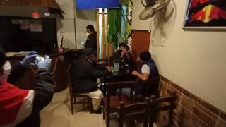 Clausuran bares y cantinas que atendían pese al estado de emergencia en Tacna